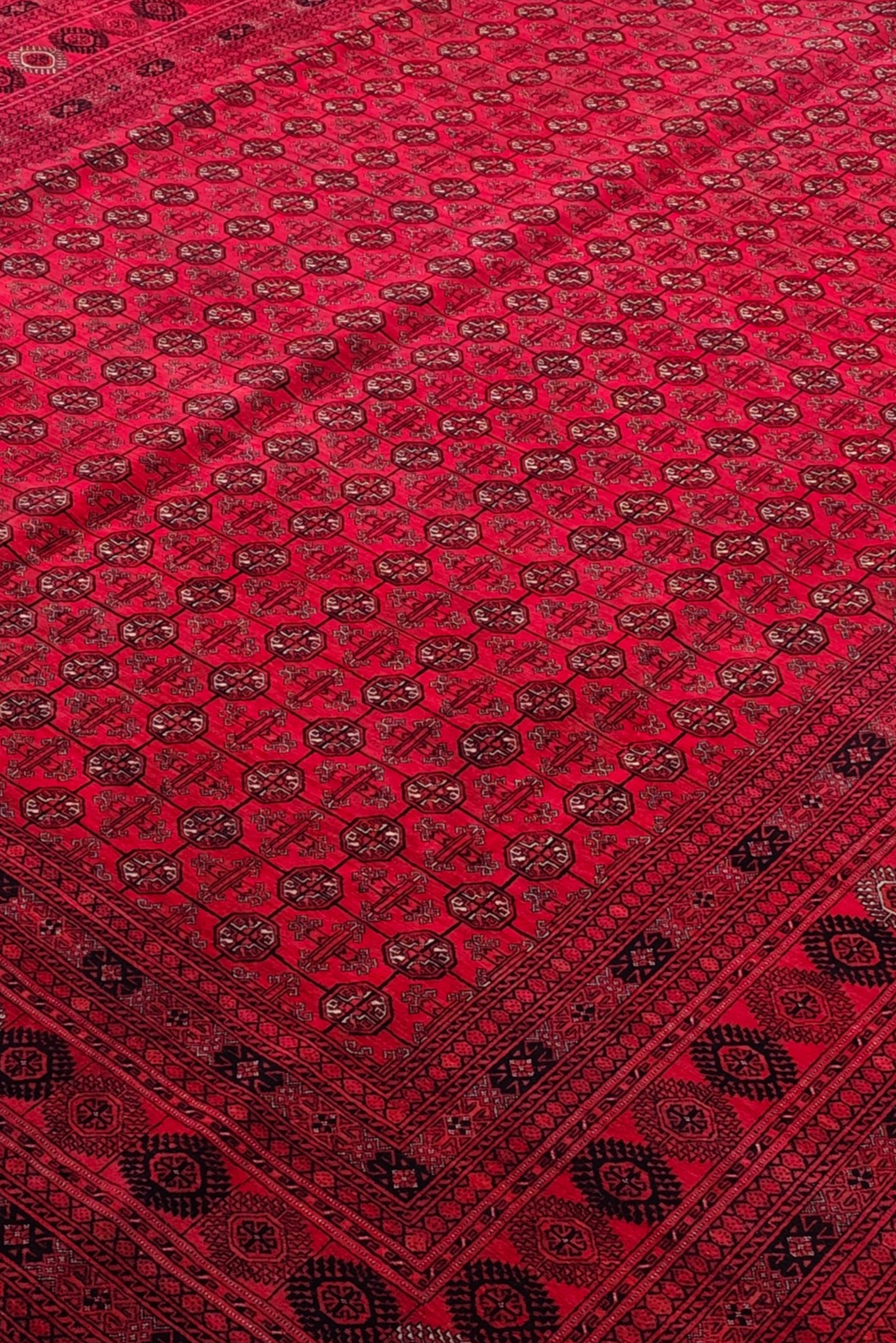 Crimson Turkmen Gül Khal Mohammadi Rug, Hand-Knotted Wool