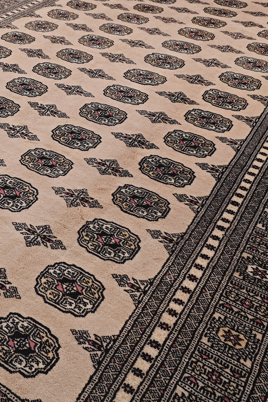 Cream Turkmen Gül Bokhara Rug, Hand-Knotted Pakistani Wool