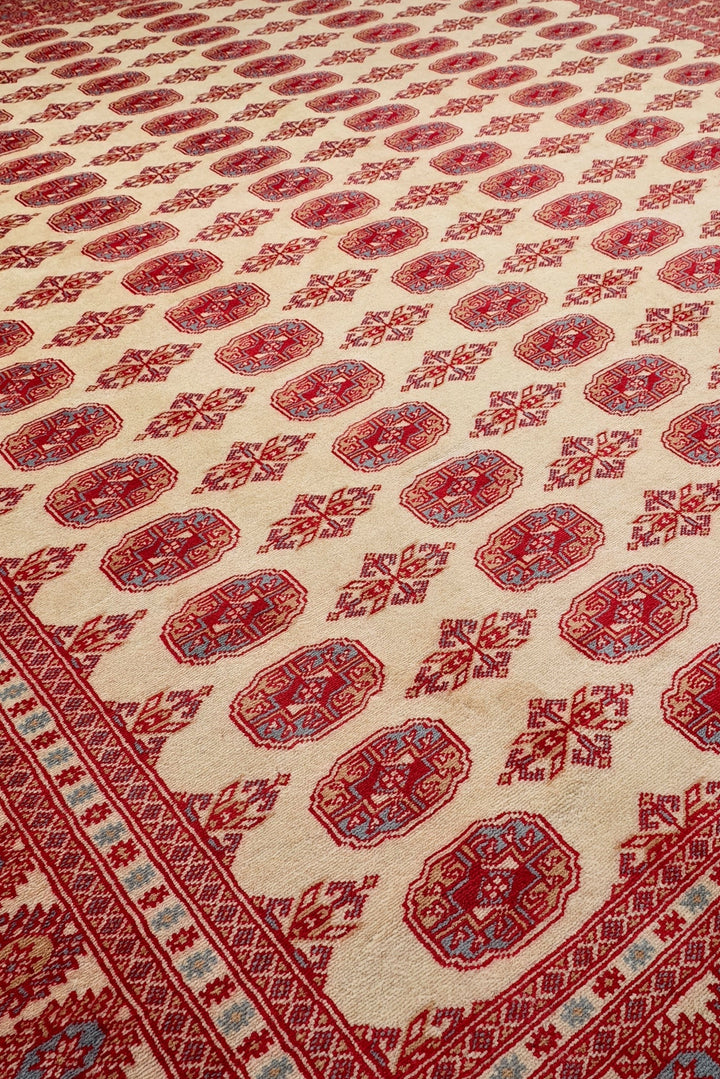 Cream &amp; Red Turkmen Gül Bokhara Rug, Hand-Knotted Pakistani Wool