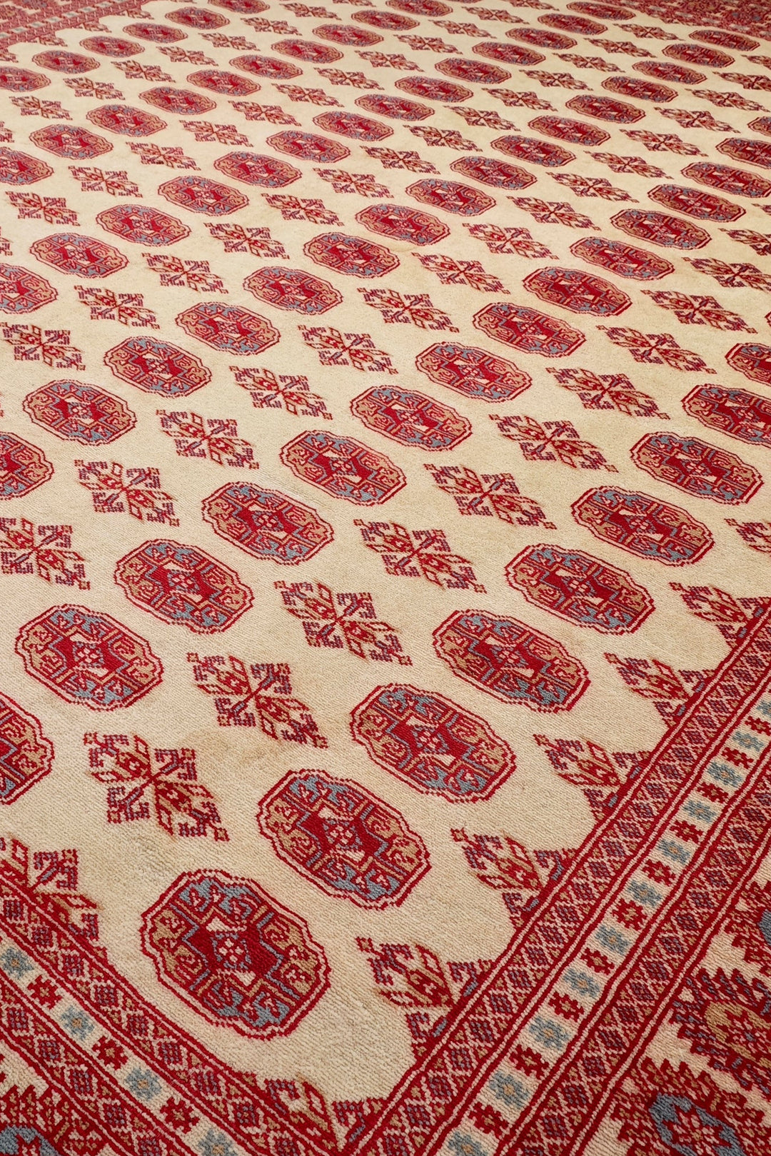 Cream &amp; Red Turkmen Gül Bokhara Rug, Hand-Knotted Pakistani Wool