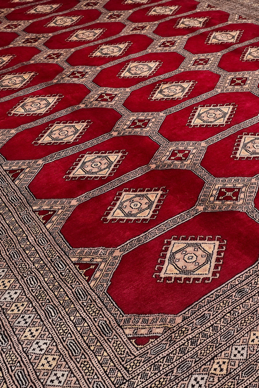 Deep Red Diamond Gül Jaldar Rug, Hand-Knotted Pakistani Wool