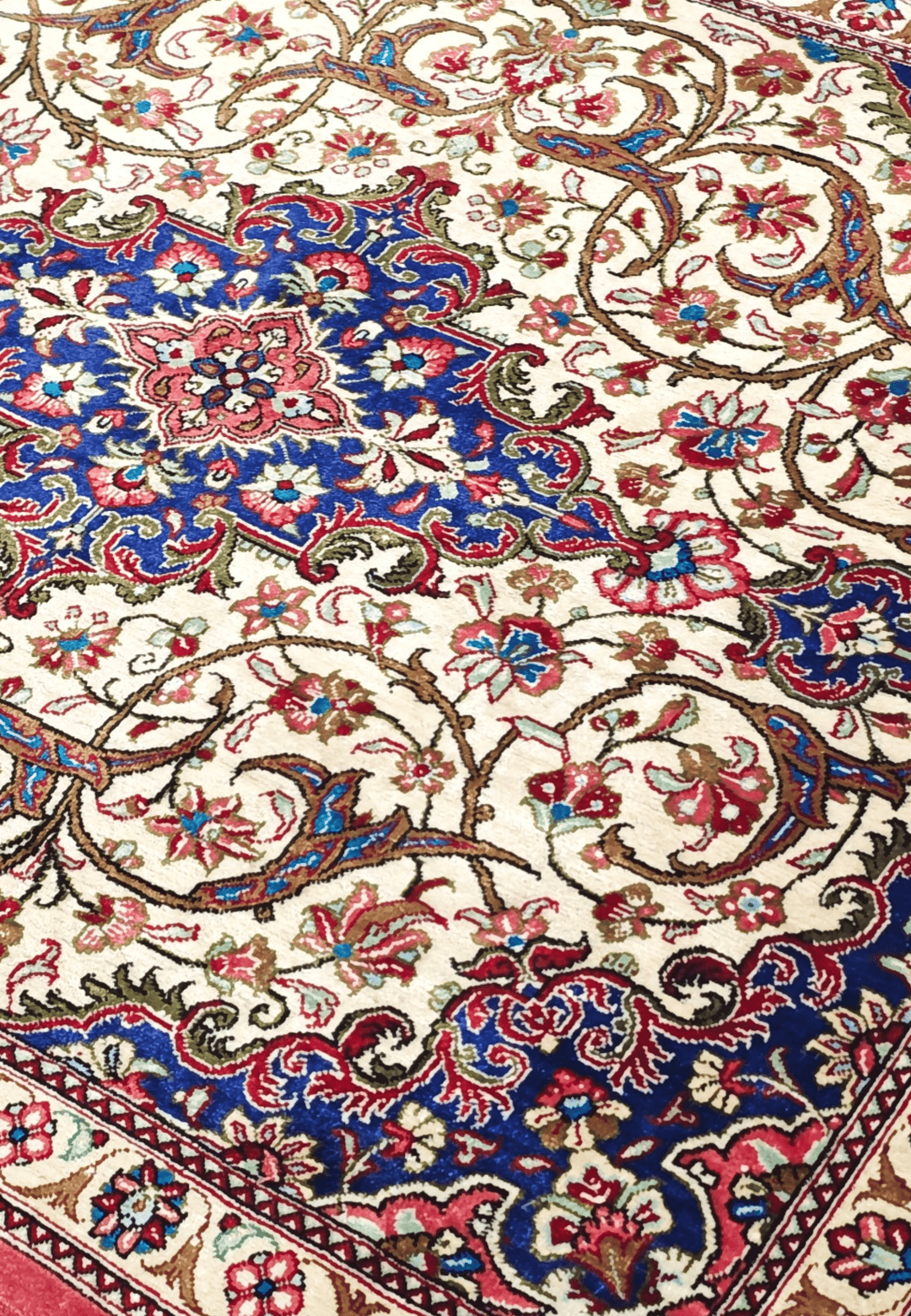 Ivory Vinescroll Qum