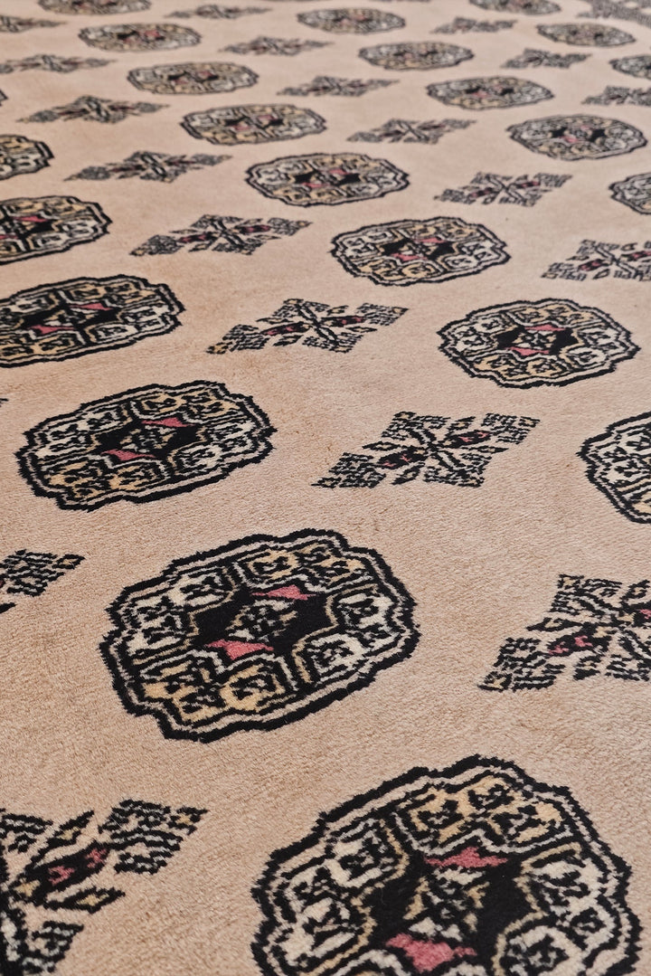 Cream Turkmen Gül Bokhara Rug, Hand-Knotted Pakistani Wool