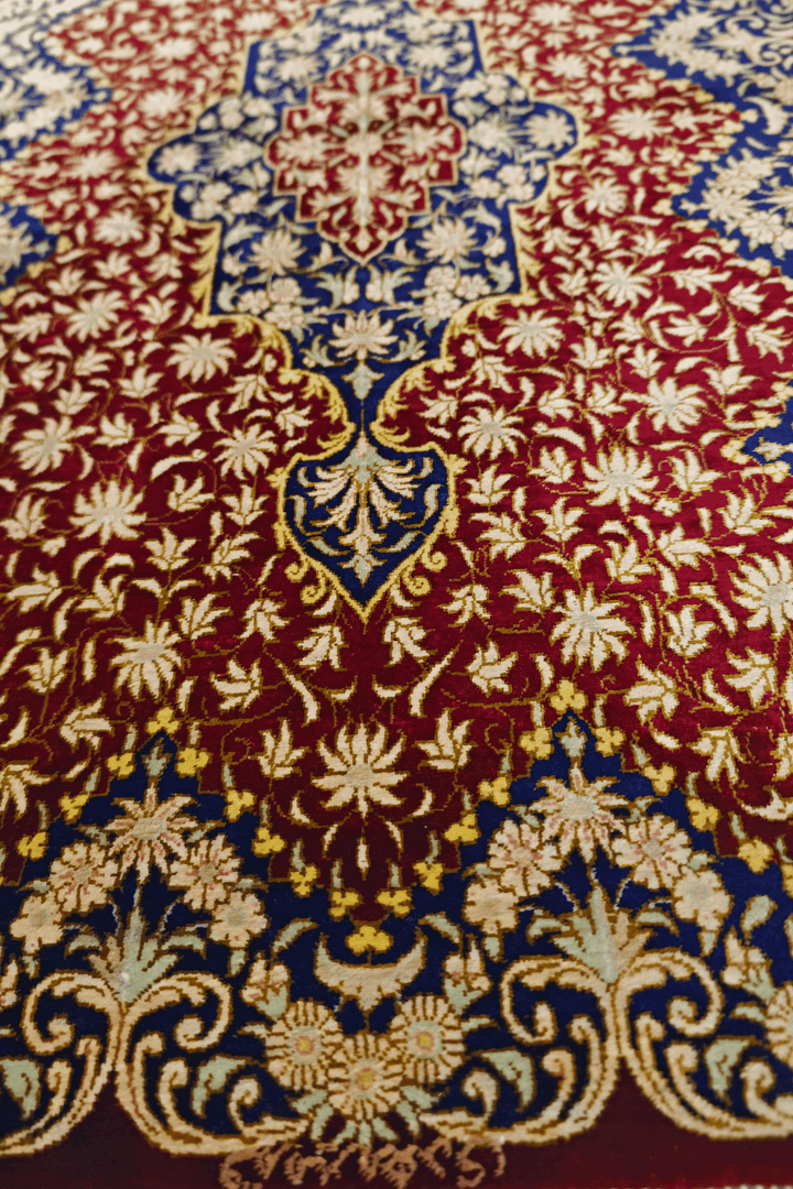 Red Lace Qum