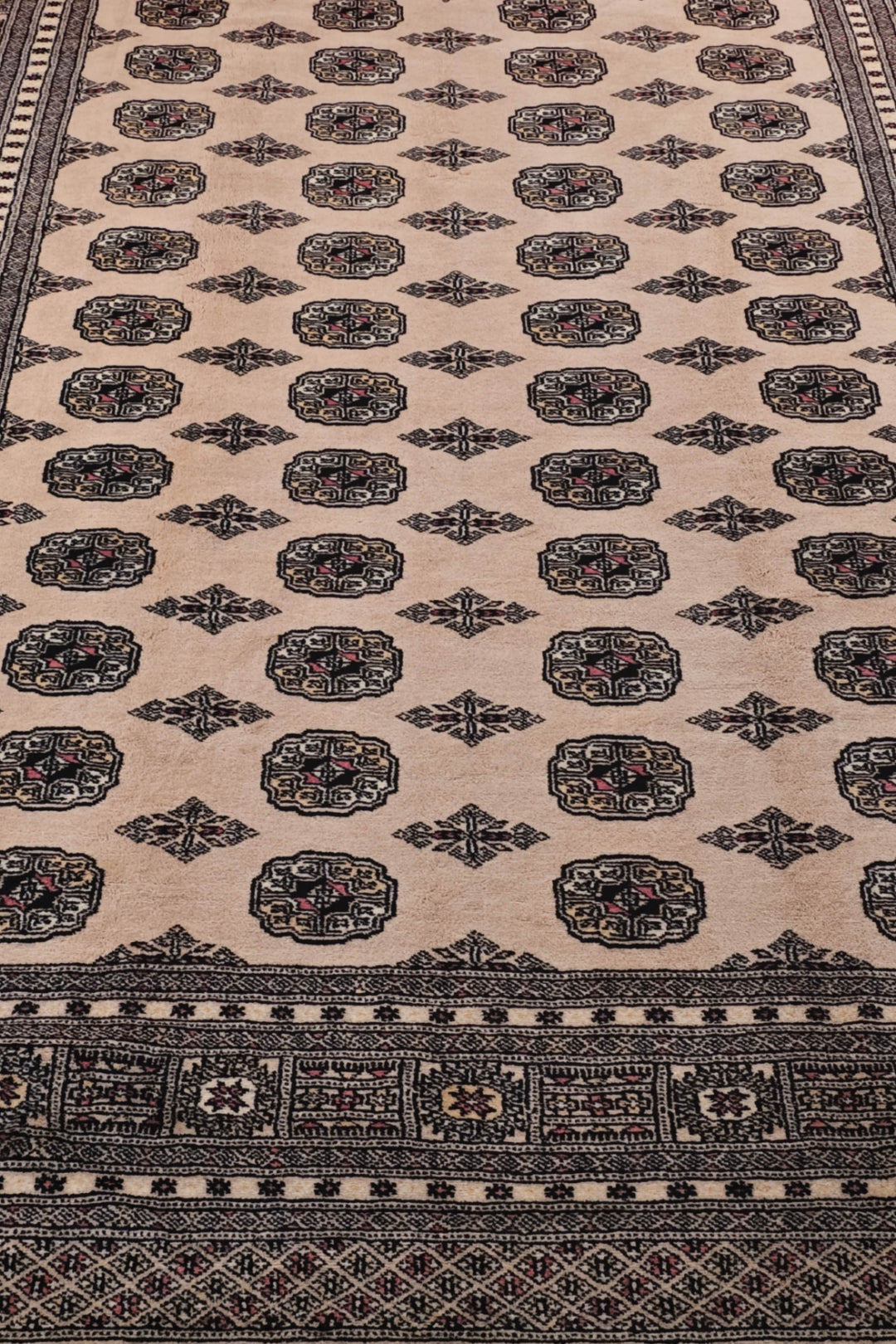 Cream Turkmen Gül Bokhara Rug, Hand-Knotted Pakistani Wool