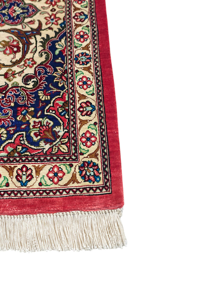 Ivory Vinescroll Qum