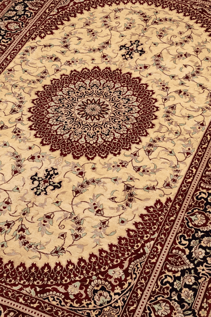 Gold Oval Qum