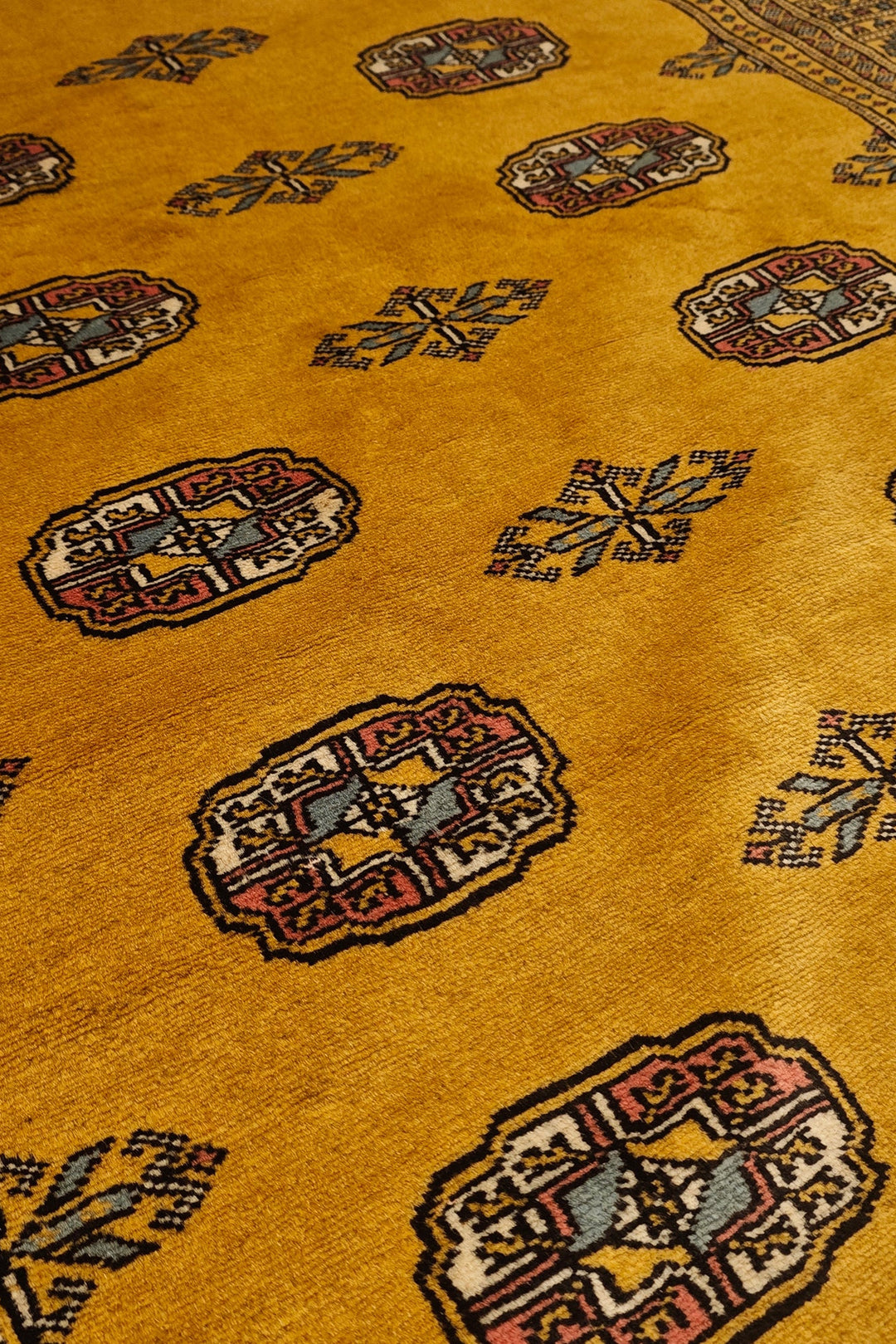 Amber Gold Turkmen Gül Bokhara Rug, Hand-Knotted Pakistani Wool