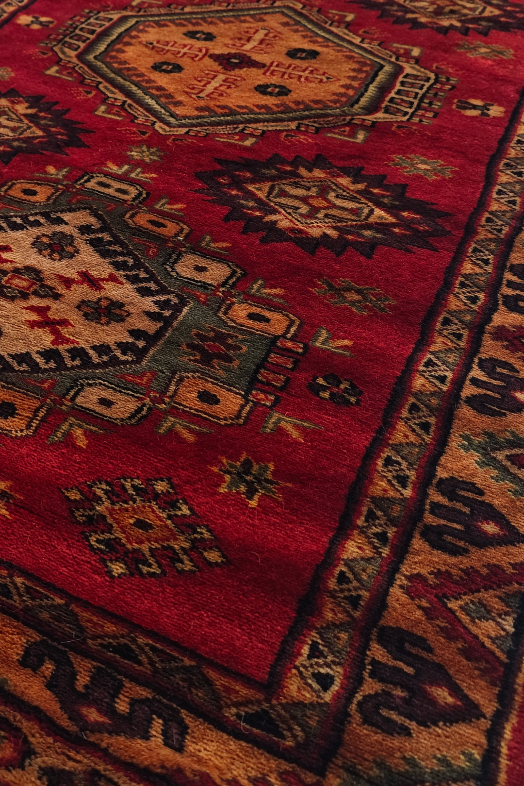 Red and Apricot Alternating Medallion, Hand-Knotted Wool Rug