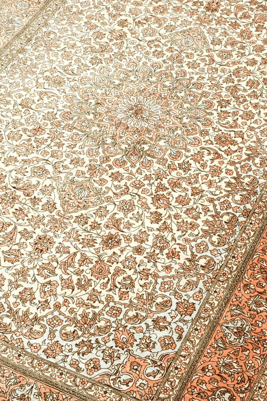 Ivory Arabesque Qum