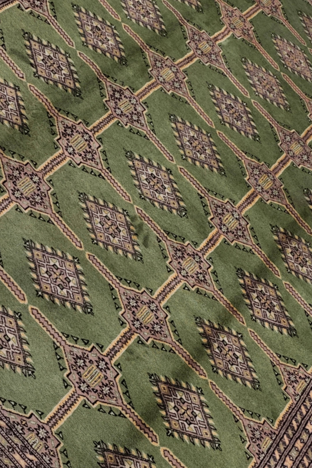 Moss Green Diamond Gül Jaldar Rug, Hand-Knotted Pakistani Wool
