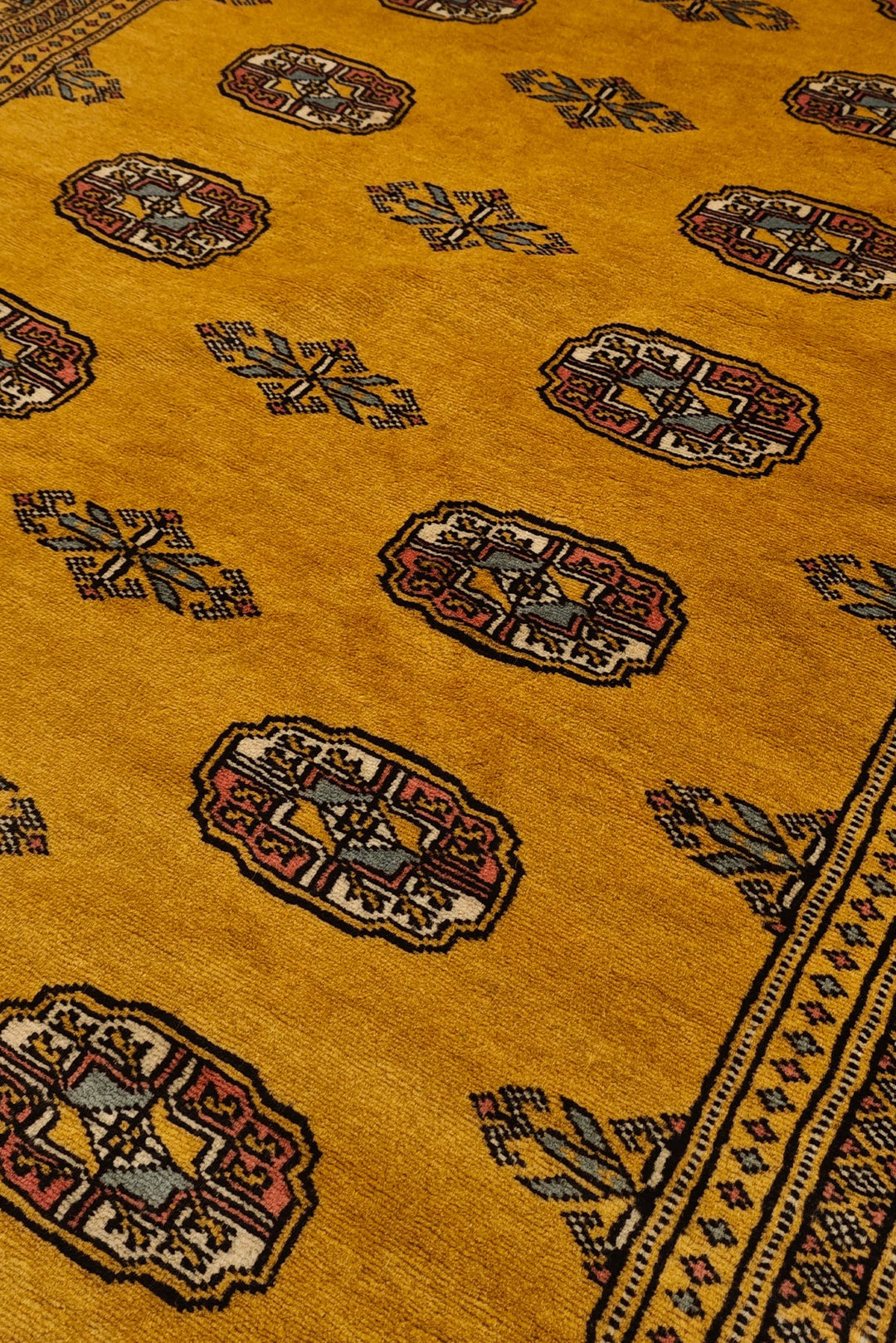 Amber Gold Turkmen Gül Bokhara Rug, Hand-Knotted Pakistani Wool
