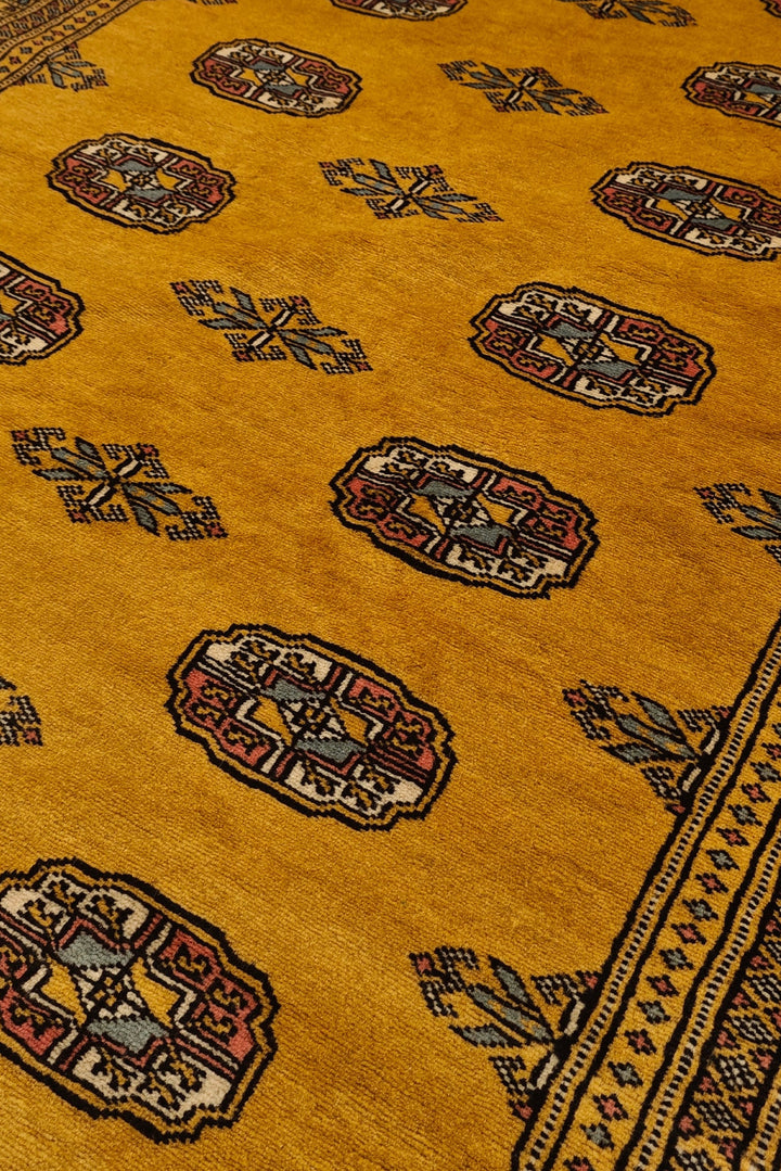 Amber Gold Turkmen Gül Bokhara Rug, Hand-Knotted Pakistani Wool