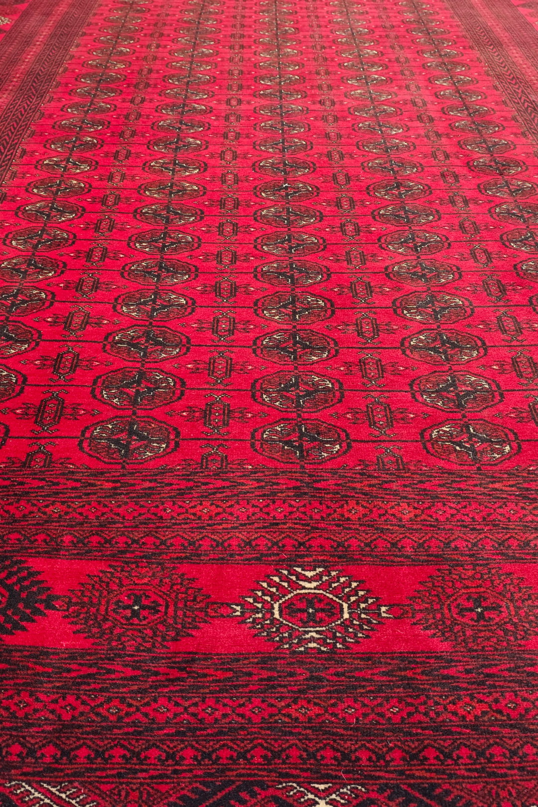 Bright Red Turkmen Gül Rug, Hand-Knotted Wool