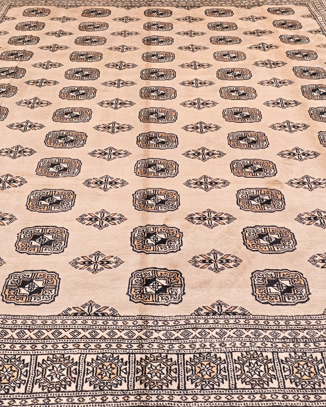 Walnut Pakistani Jaldar, Hand-Knotted Wool Rug