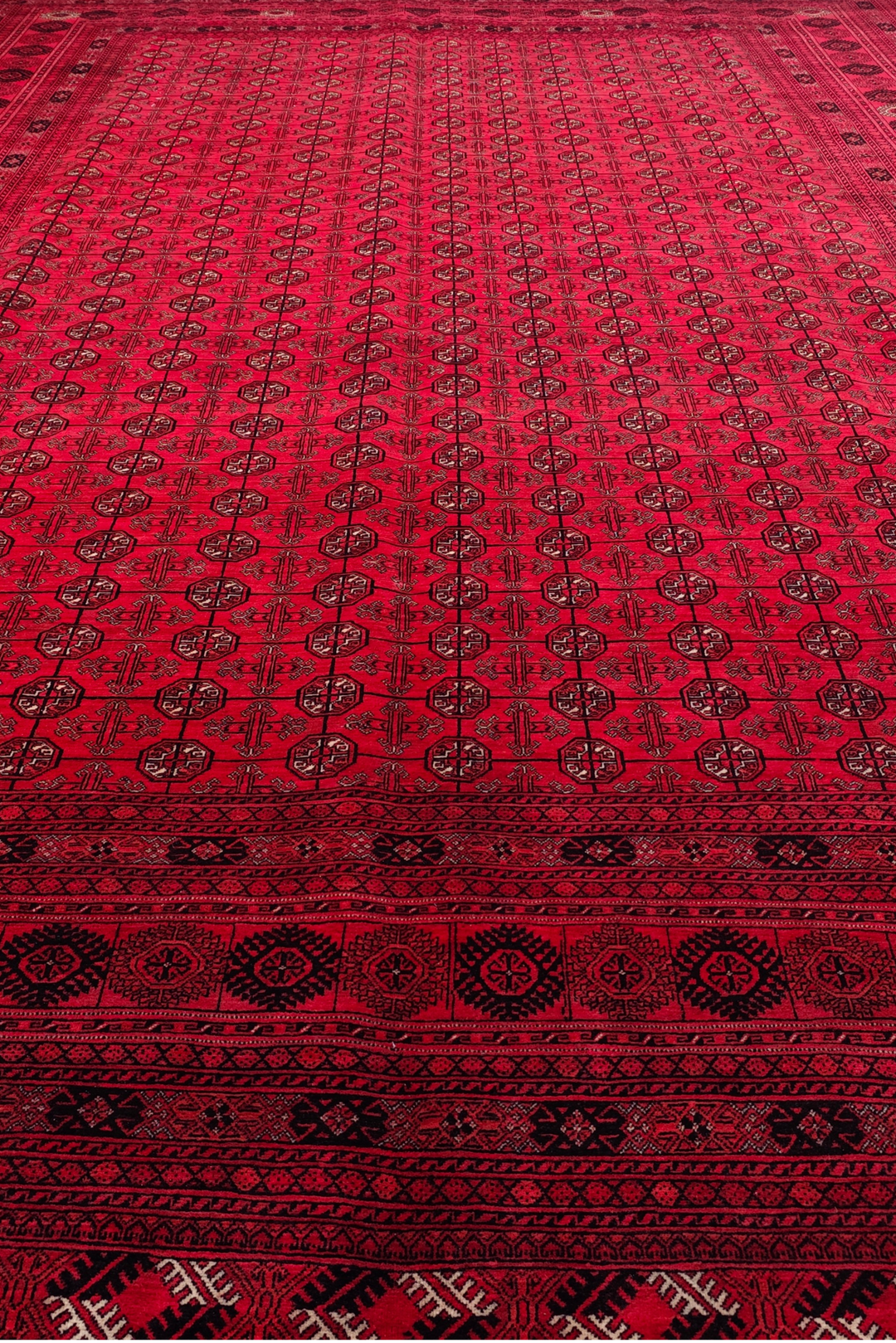 Crimson Turkmen Gül Khal Mohammadi Rug, Hand-Knotted Wool