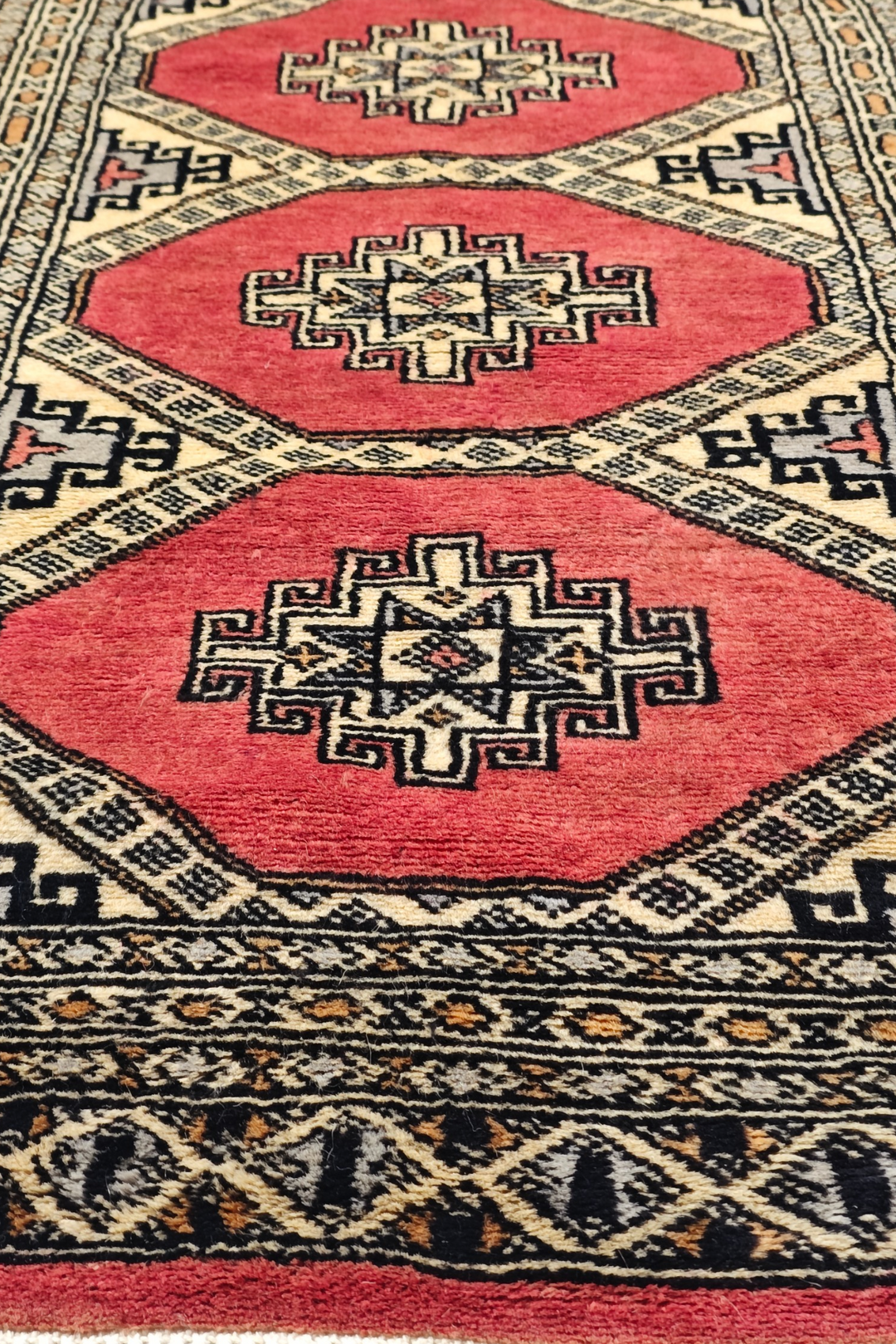 Coral and Ivory Diamond Gül Jaldar Rug, Hand-Knotted Wool