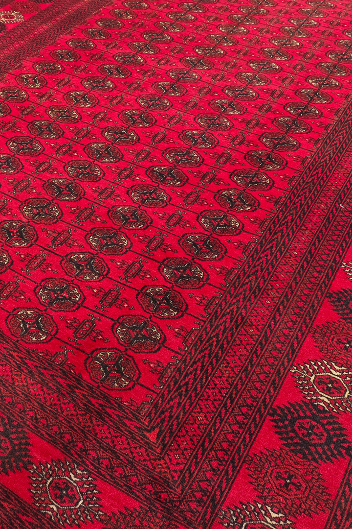 Bright Red Turkmen Gül Rug, Hand-Knotted Wool