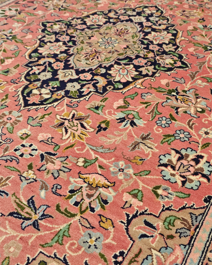 Rose Tabriz Medallion, Hand-Knotted Pakistani Wool Rug