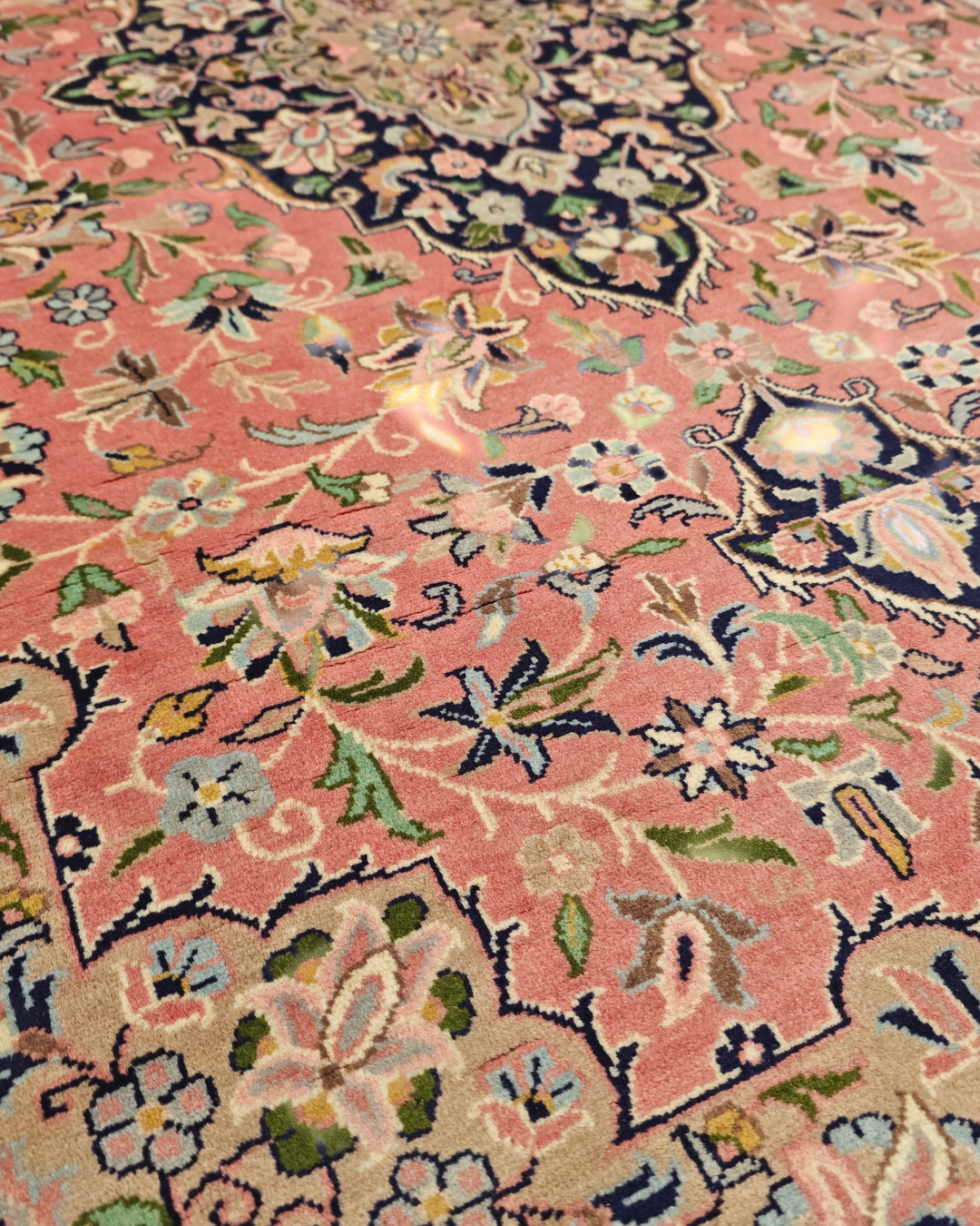 Rose Tabriz Medallion, Hand-Knotted Pakistani Wool Rug