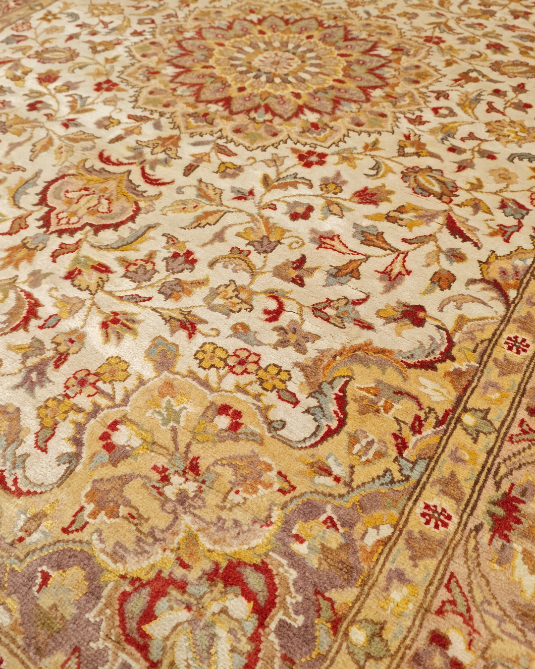 Ivory Medallion Tabriz, Hand-Knotted Pakistani Silk Rug