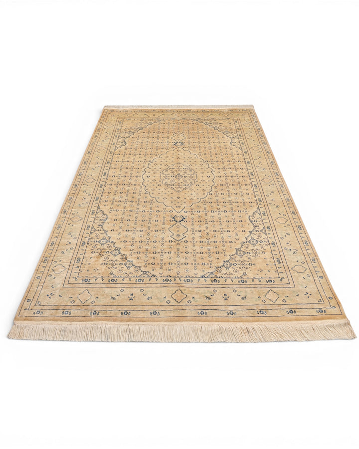 Champagne Mahi Medallion, Hand-Knotted Pakistani Silk Rug