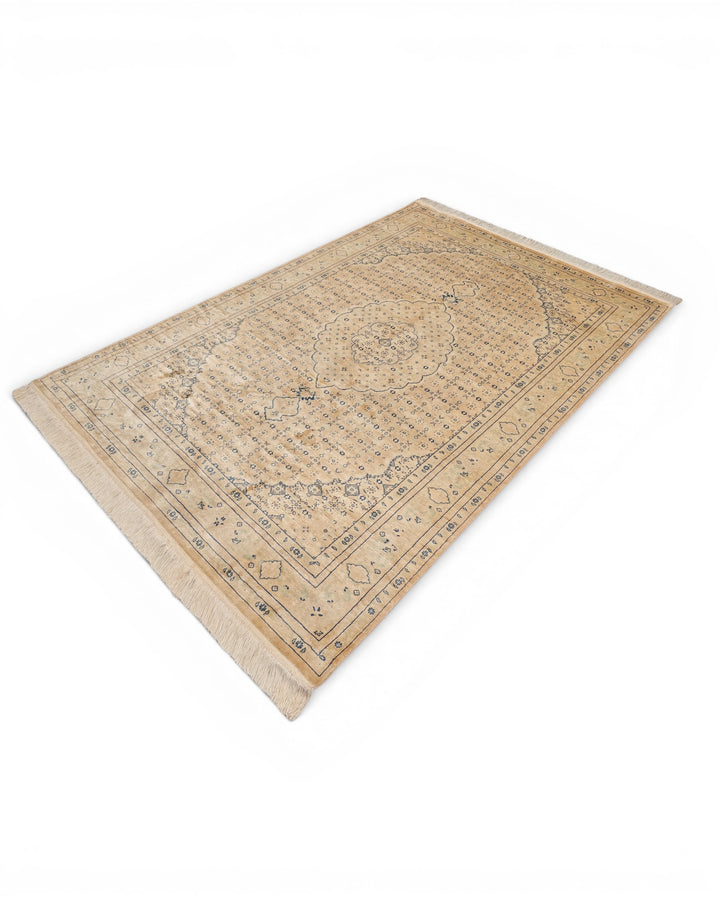 Champagne Mahi Medallion, Hand-Knotted Pakistani Silk Rug