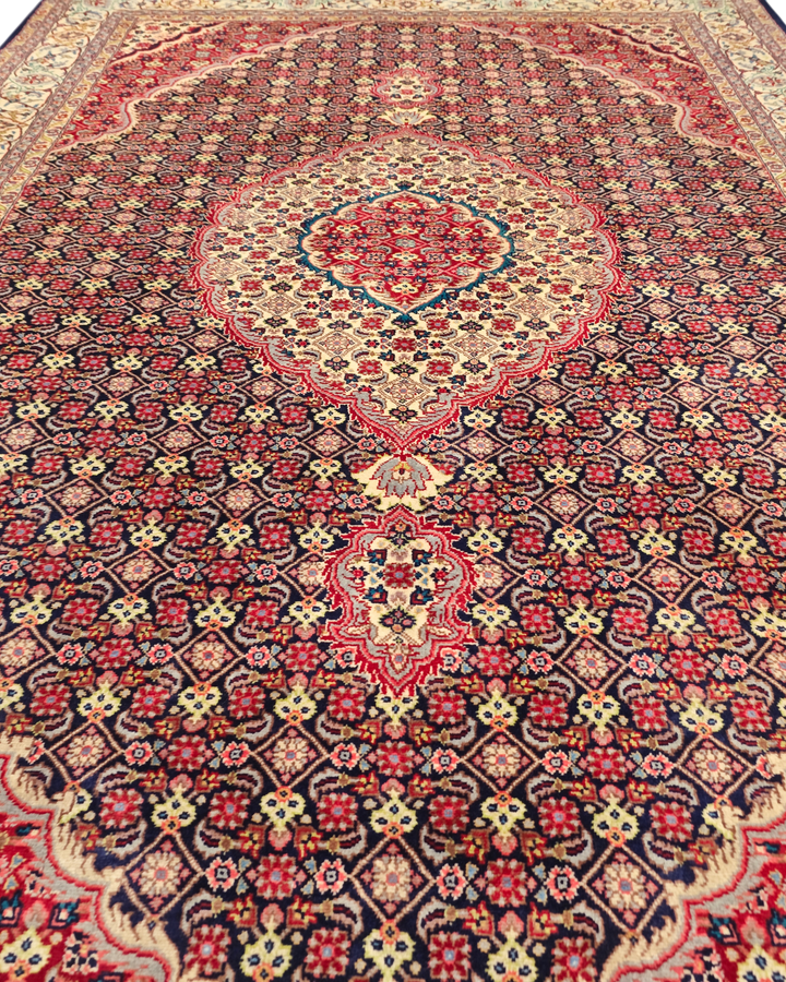 Rosewood Mahi Medallion, Hand-Knotted Pakistani Wool Rug
