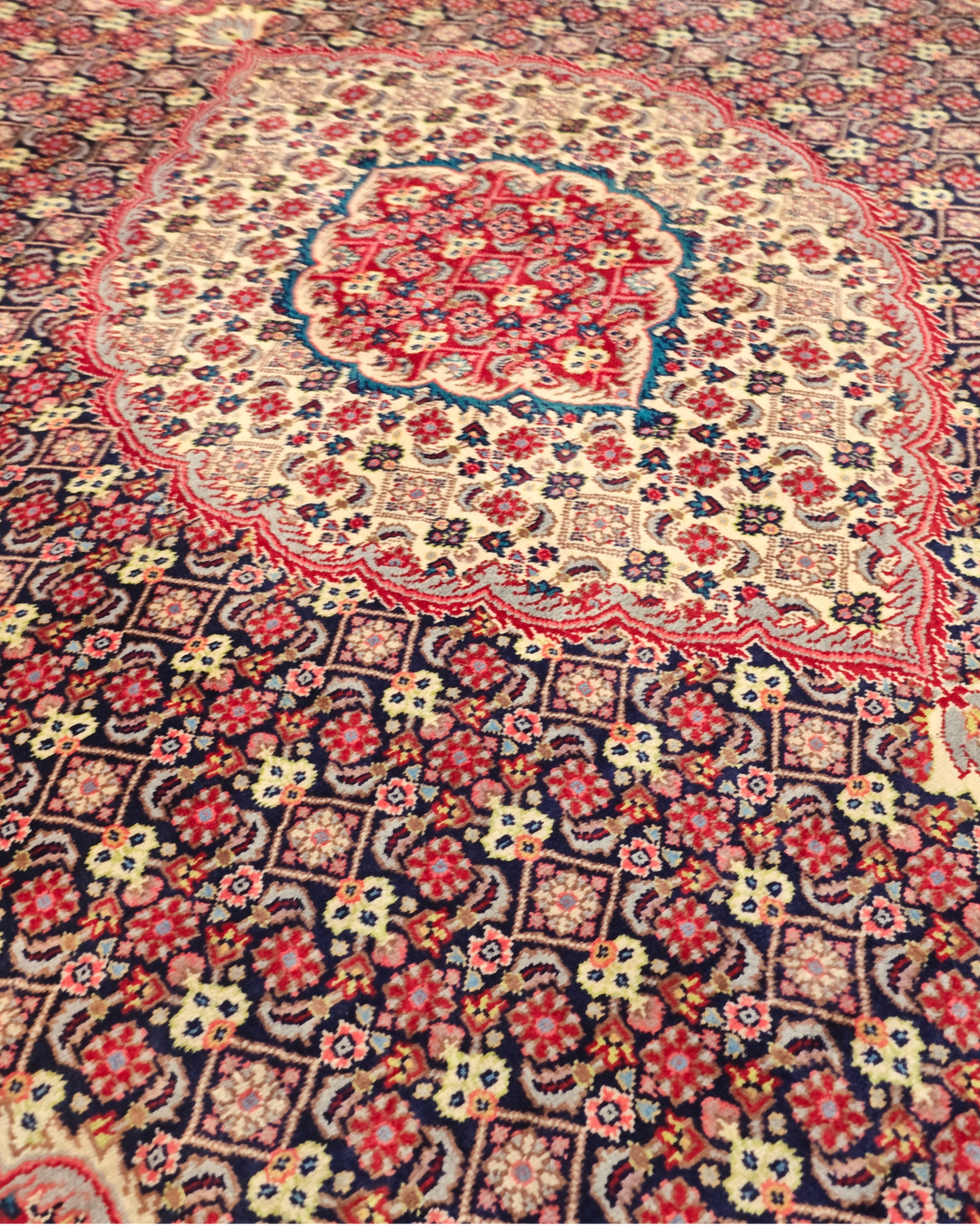 Rosewood Mahi Medallion, Hand-Knotted Pakistani Wool Rug