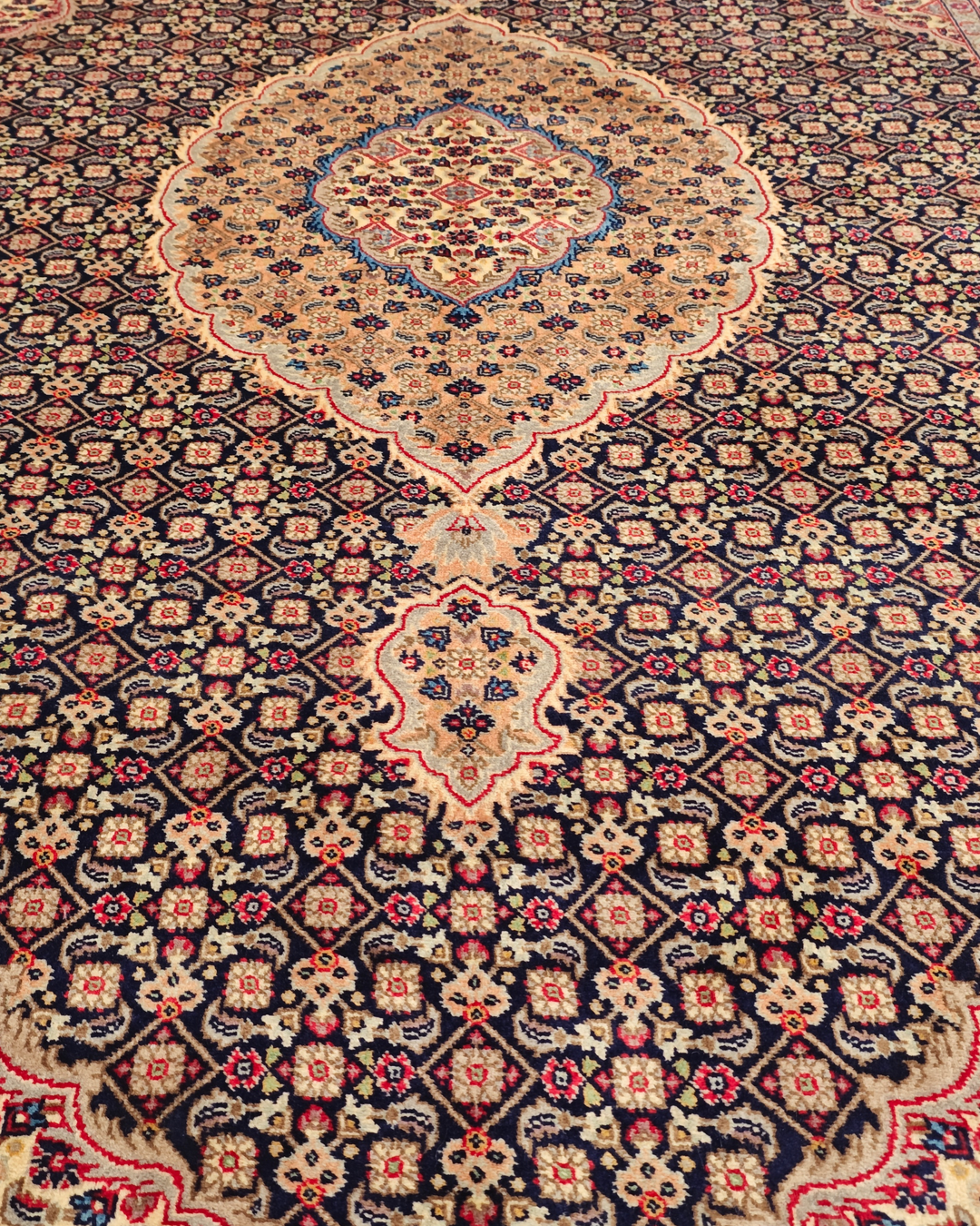 Rose Mahi Medallion, Hand-Knotted Pakistani Wool Rug