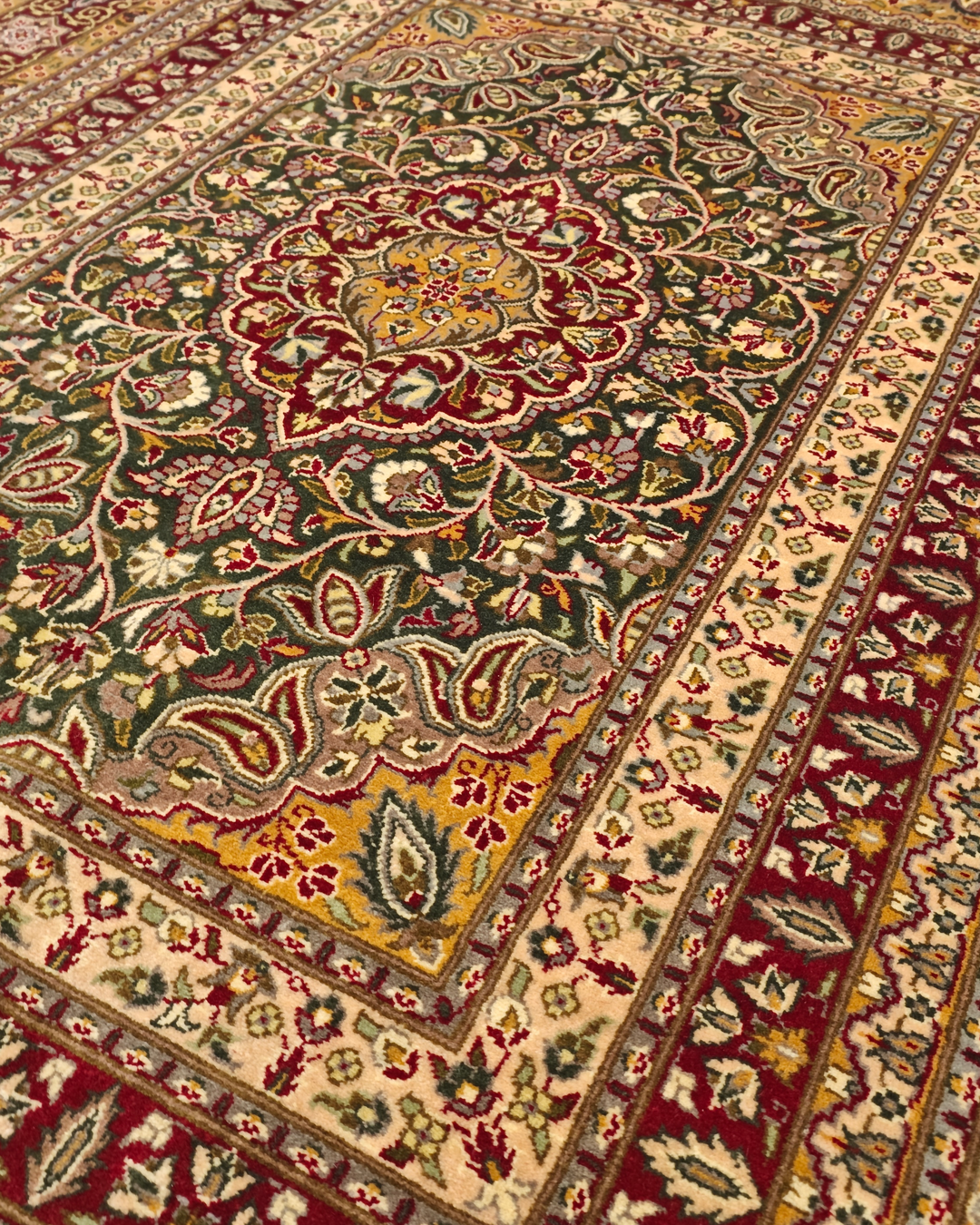 Emerald Medallion Tabriz, Hand-Knotted Pakistani Wool Rug