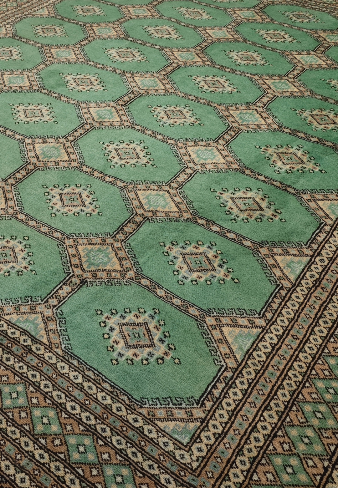 Jade Green &amp; Cream Gül Jaldar Rug, Hand-Knotted Pakistani Wool