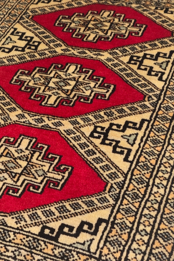 Red Medallion Pakistani Jaldar, Hand-Knotted Wool Rug