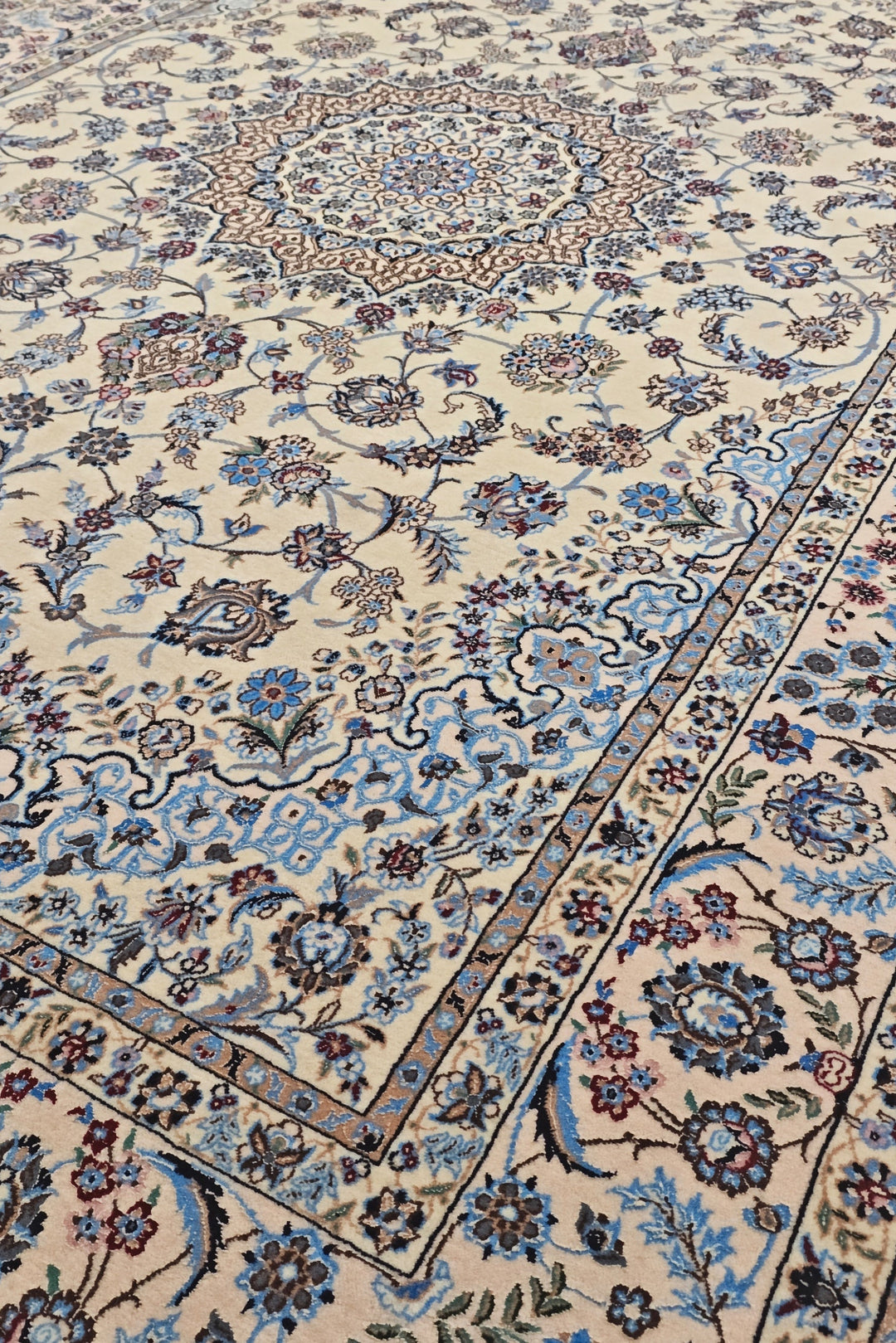 Persian Nain Hand-Knotted Ivory &amp; Blue Medallion Rug — 165×238 cm
