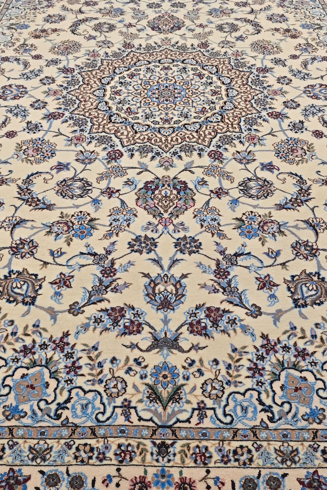 Persian Nain Hand-Knotted Ivory &amp; Blue Medallion Rug — 165×238 cm