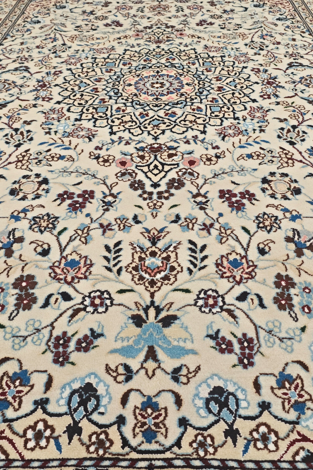 Persian Nain Hand-Knotted Ivory Medallion Rug