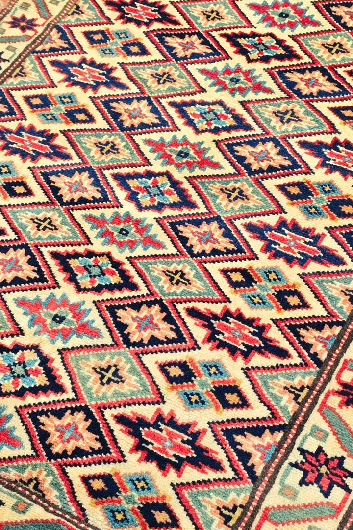 クリームのアフガン絨毯 カザック（幾何学柄） 手織りラグ 63×92cm（写真8）