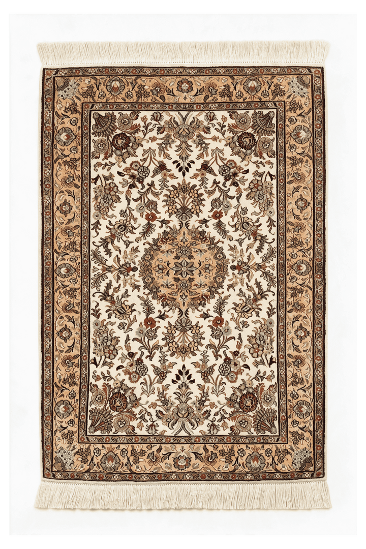 アイボリーのカシミール シルク絨毯（メダリオン柄） 66×94cm・玄関マットの手織りシルクラグ