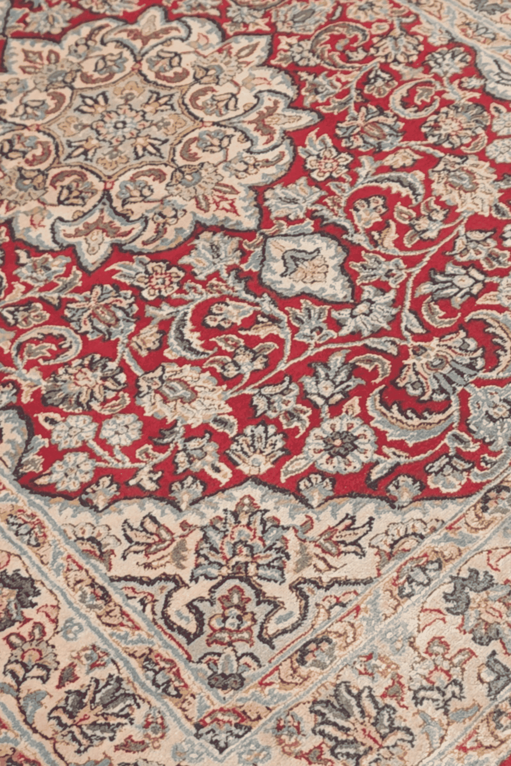 レッドのカシミール シルク絨毯（メダリオン柄） 手織りラグ 62×87cm（写真2）