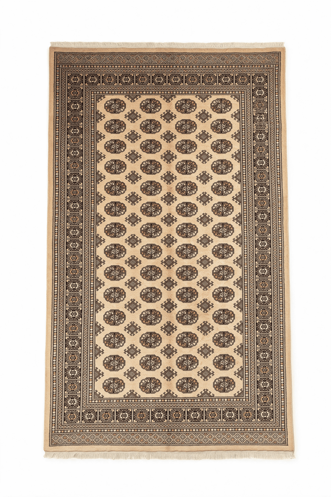 キャメルのパキスタン絨毯 ブハラ（ギュル柄） 151×252cm・約2畳の手織りウールラグ