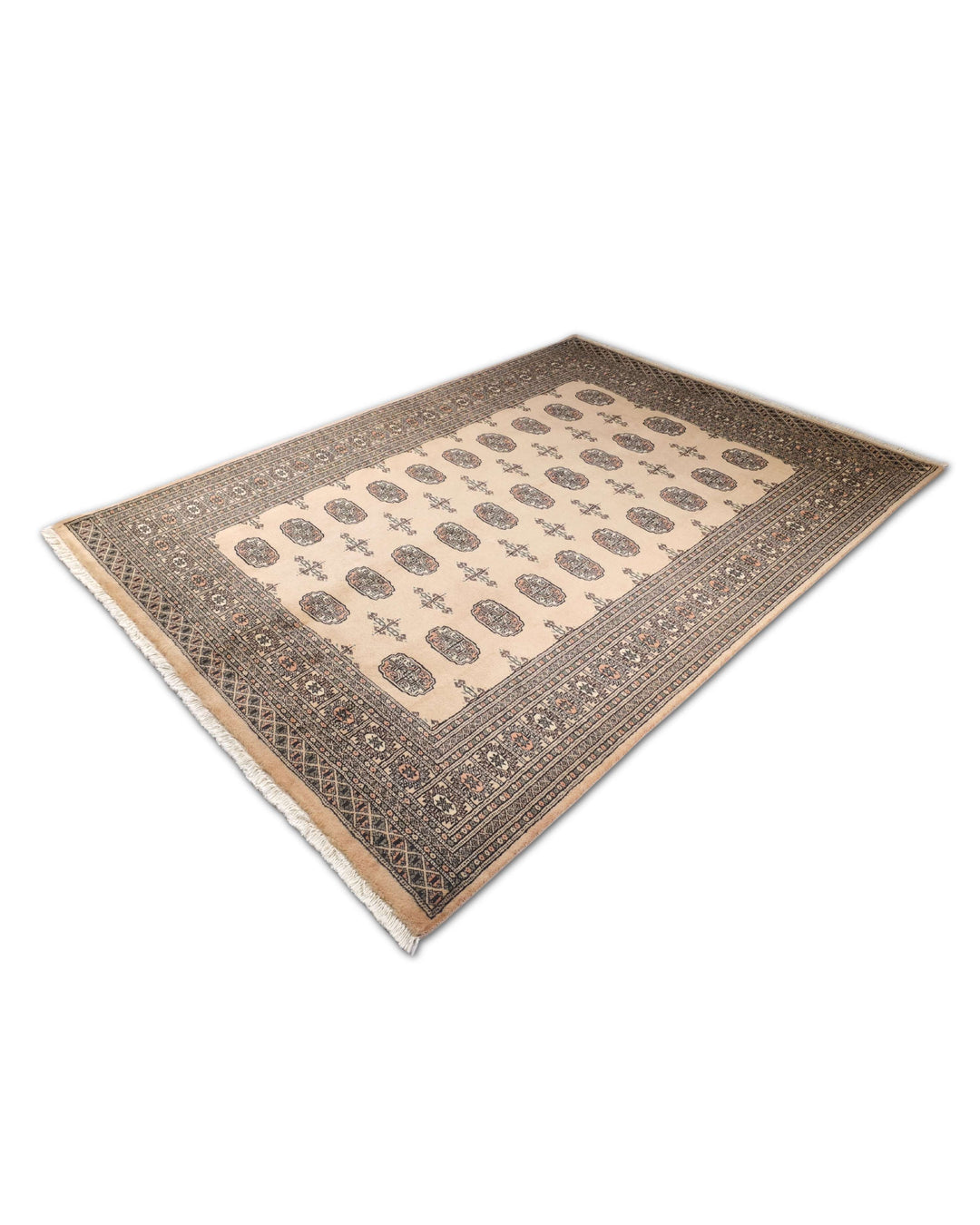 キャメルのパキスタン絨毯 ブハラ（ギュル柄）のパイルと織りの質感