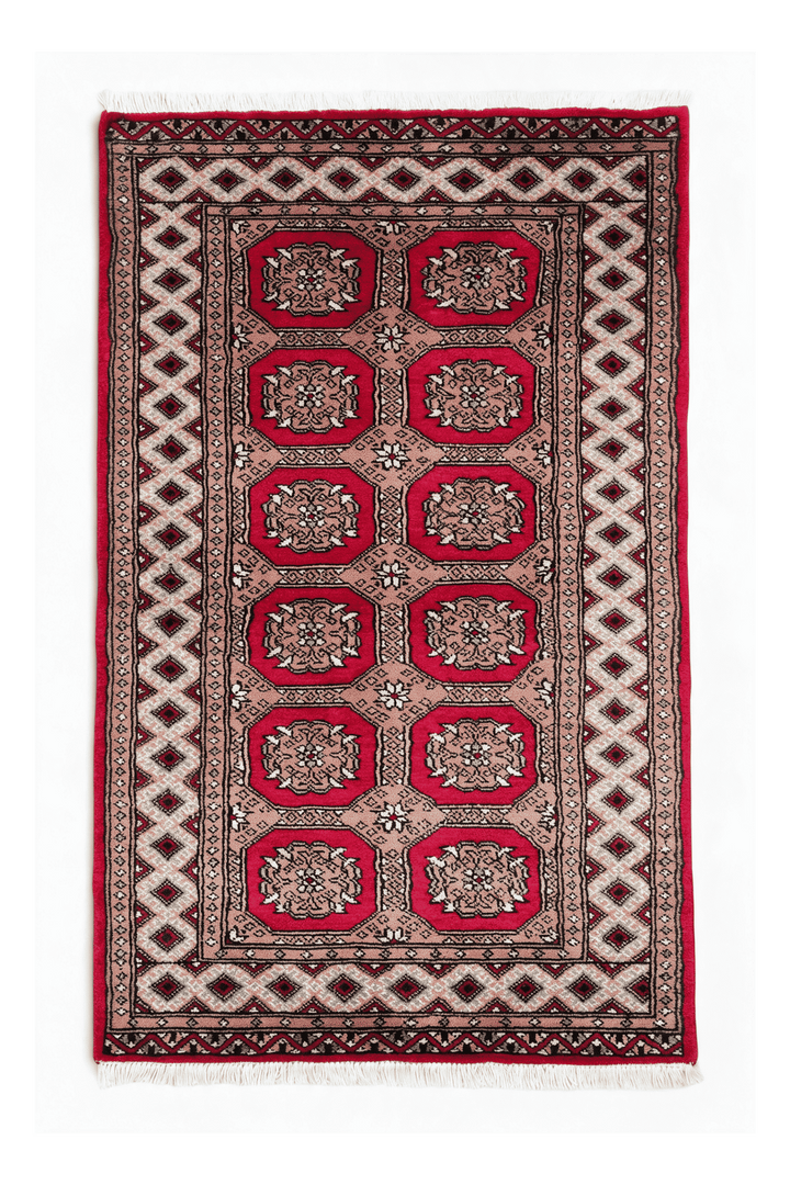 クリムゾンレッドのパキスタン絨毯 ブハラ（ギュル柄） 78×129cm・約1畳の手織りウールラグ