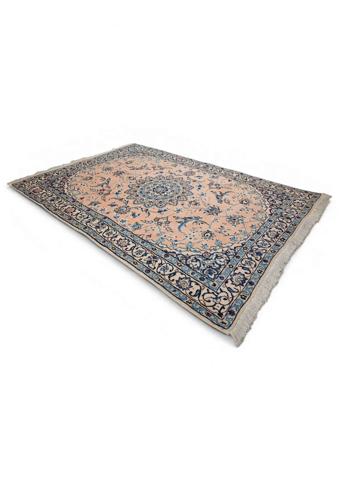 ティールブルーのペルシャ絨毯 ナイン（メダリオン柄）の柄のアップ