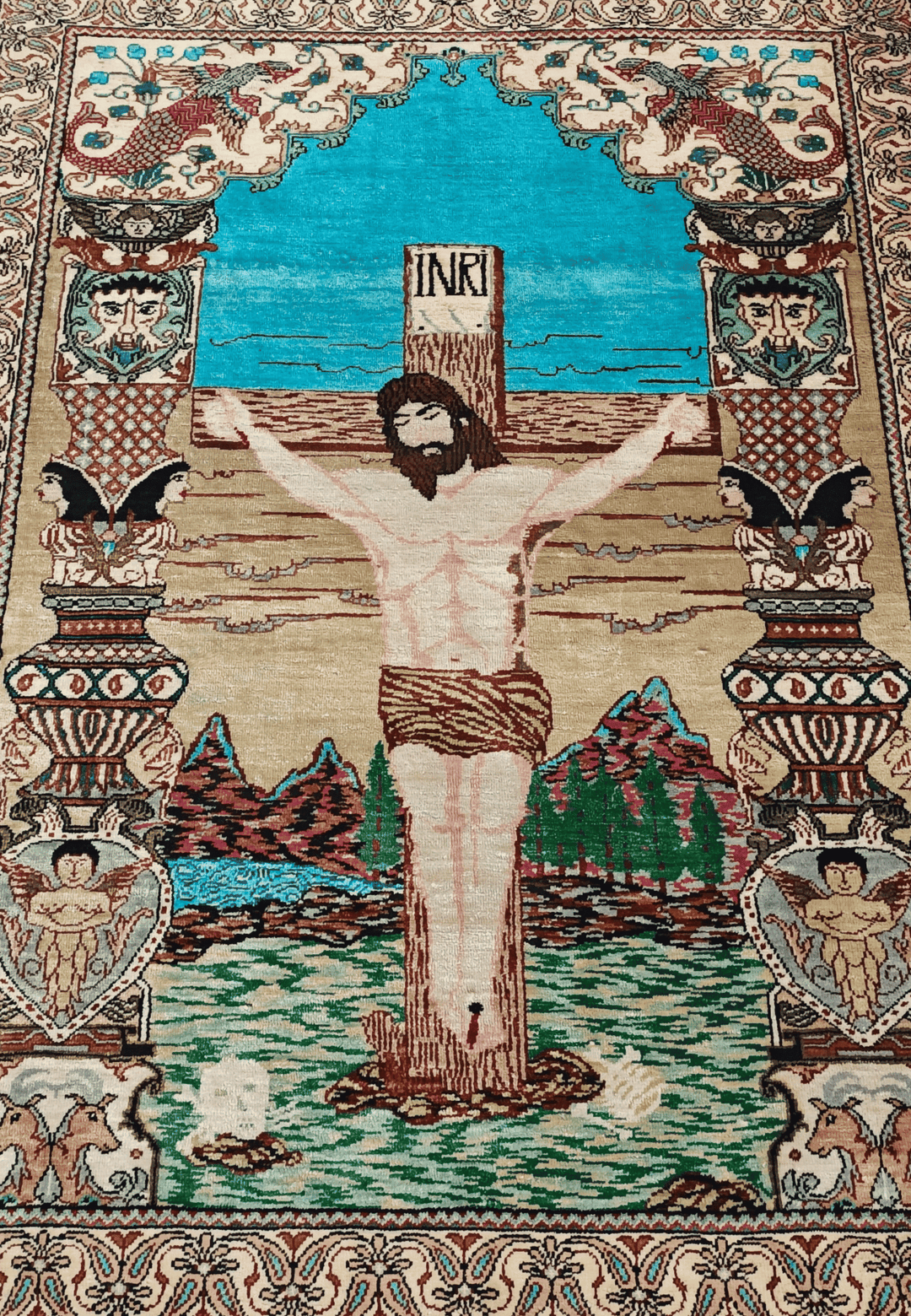 ベージュのペルシャ絨毯 クム シルク（絵画柄） 手織りラグ 56×80cm（写真7）