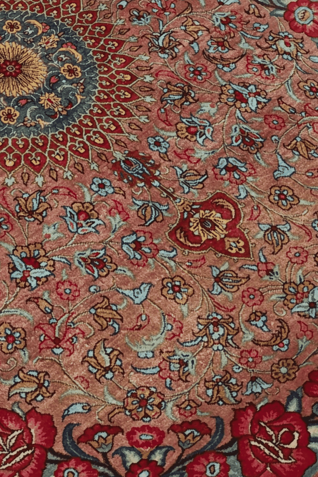 ピーチのペルシャ絨毯 クム シルク（メダリオン柄） 手織りラグ 62×92cm（写真3）